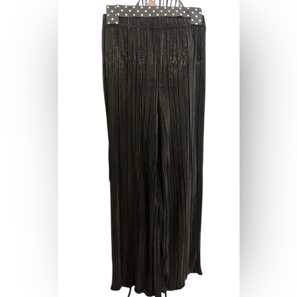 Black Pleated Wide-Leg Pants